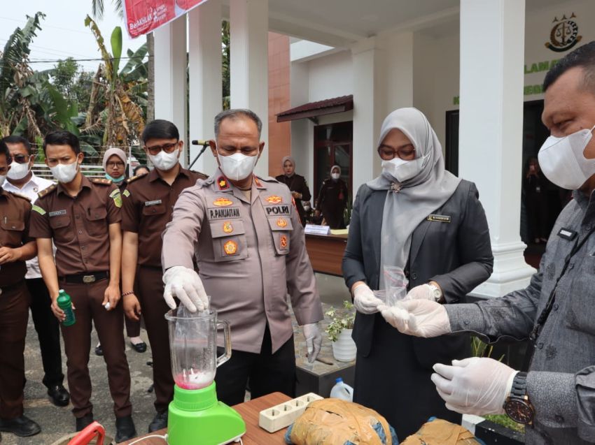 Wakapolres Padangsidimpuan Hadiri Pemusnahan 6,36 Kg Ganja dan 152,21 Gram Sabu Oleh Kejari