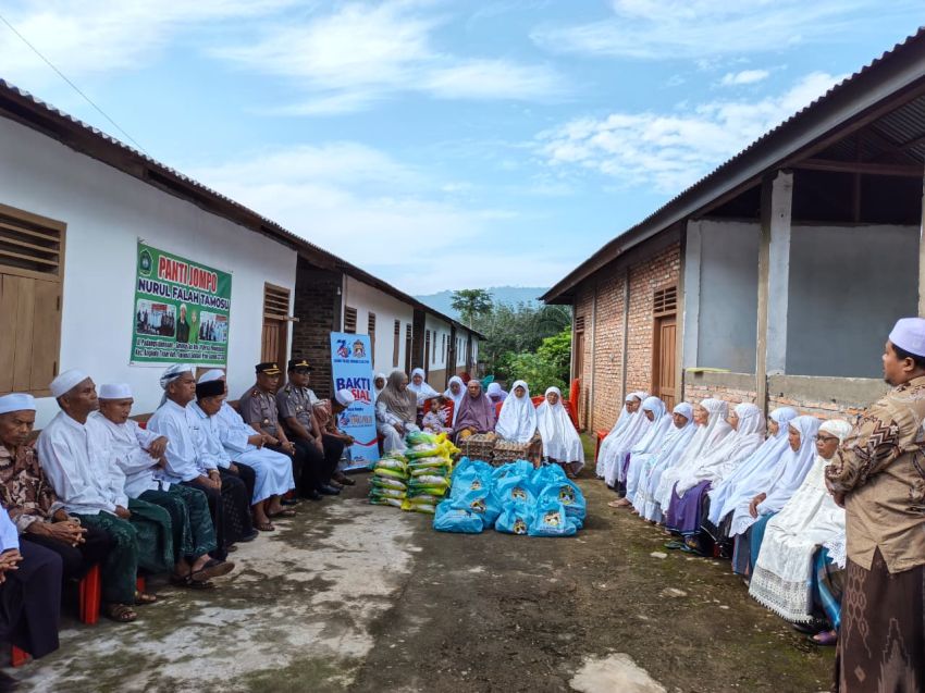 HUT ke-75 Humas Polri, Polres Tapsel Hadir Bawa Kepedulian ke Panti Jompo Nurul Falah