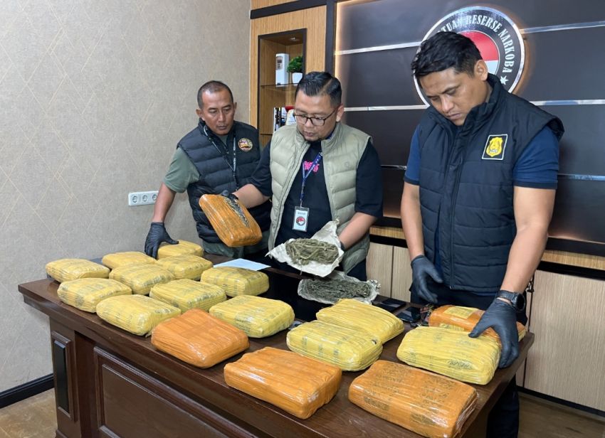 Satresnarkoba Polrestabes Medan Gerebek Gudang Penyimpanan Narkoba Berkedok Kandang Ayam  18 Kilogram Ganja Disita dari 2 Sekawan