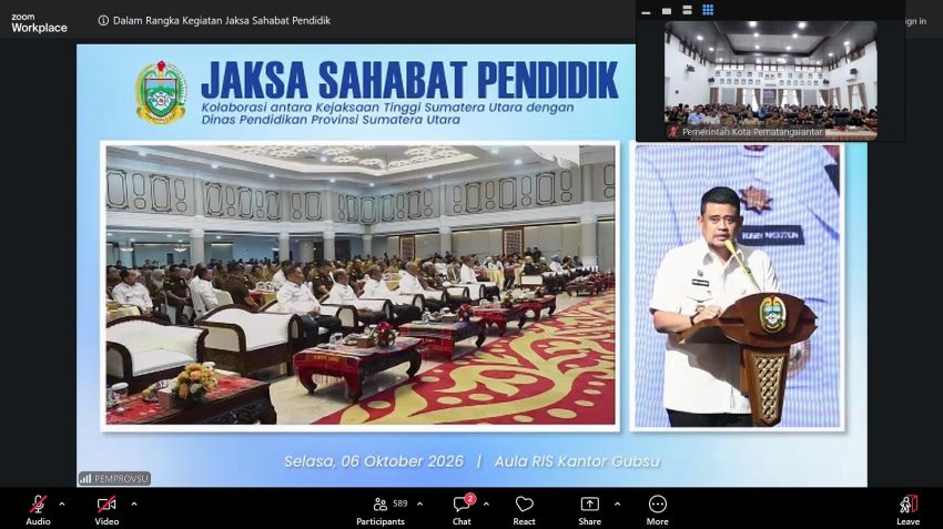 Wali Kota didampingi Sekda bersama Kejari Pematangsiantar mengikuti zoom meeting yang dipimpin Gubernur