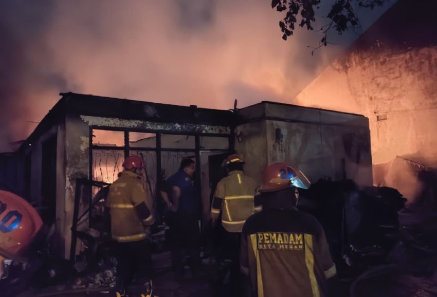 Tempat Penyimpanan Peralatan Dekorasi Pesta di Medan Johor Terbakar