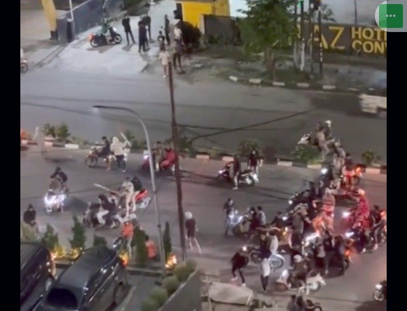 Warga Jalan Dr. Mansyur Medan Waswas, Sekelompok Remaja Terlihat Bawa Senjata Tajam Dini Hari
