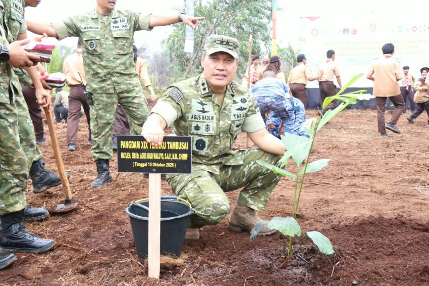 Kodam XIX/Tuanku Tambusai Gaungkan Green Defence melalui Penanaman 20.000 Pohon