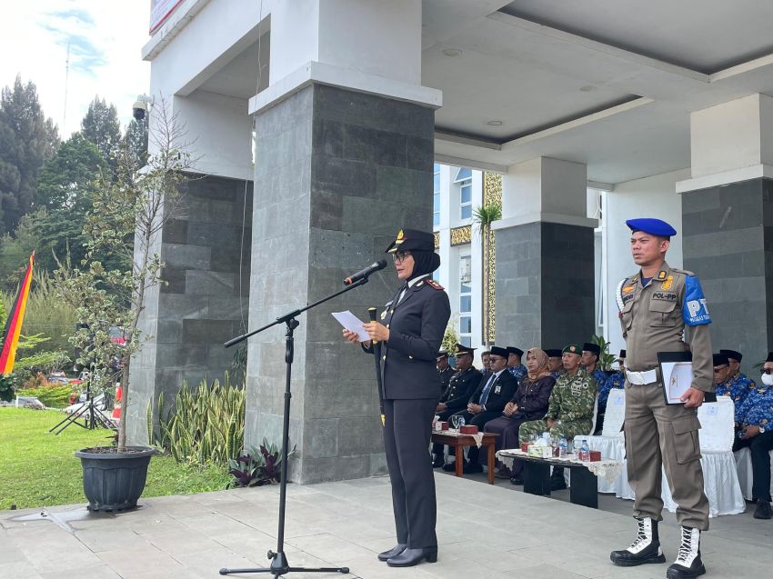 Kapolres Solok, AKBP Rini Anggraini, S.S., S.I.K, Bertindak sebagai Pembina Upacara Peringati Hari Sumpah Pemuda ke-98