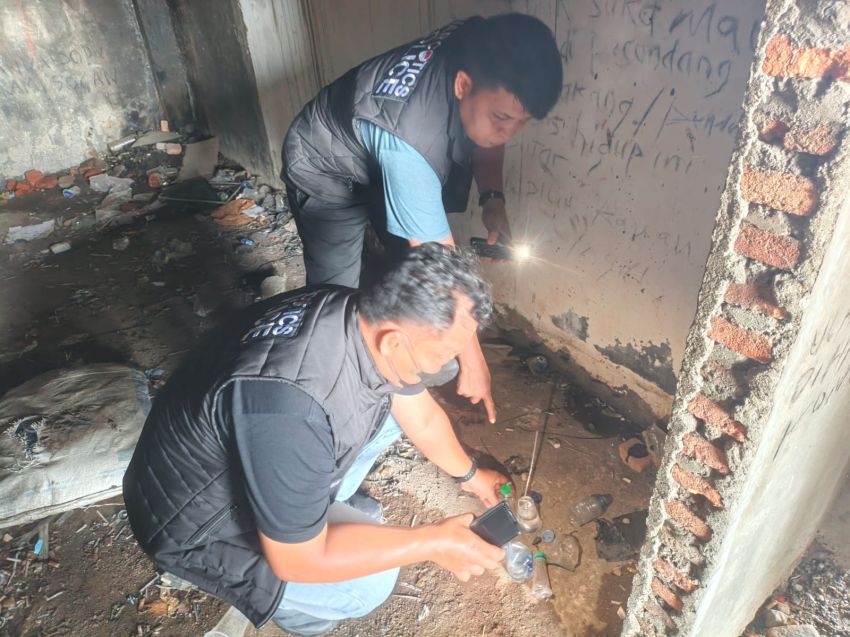 Gedung Kosong di Wek II Jadi Sasaran Operasi Narkoba, Polisi Temukan 5 Bong