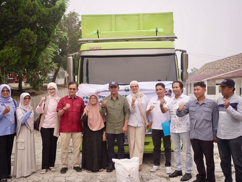 Bupati Solok Lepas Pengiriman Perdana 150 Ton Benih Jagung Hibrida Kobana ke Sulawesi Selatan.