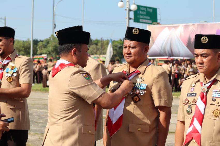Wakil Bupati Asahan Rianto Terima Lencana Darma Bakti di Hari Pramuka ke-65 Sumut : Dukungan Penuh untuk Cetak Generasi Berkualitas
