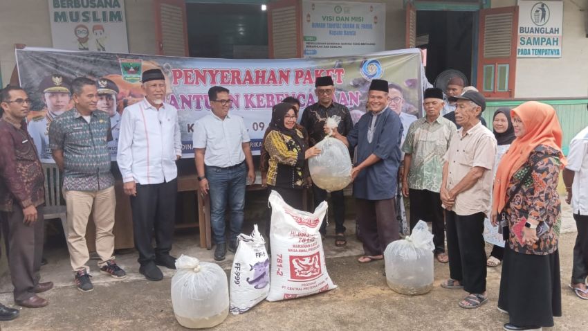 Gubernur Sumbar Salurkan Bantuan Perikanan di Koto Sani Kabuiaten Solok