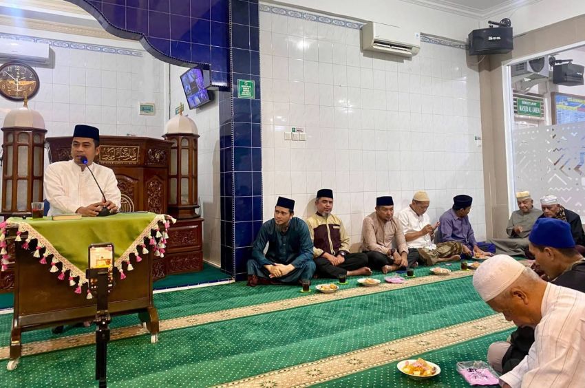 Wali Kota Solok Serahkan Bantuan Rp 25 Juta untuk Masjid Al Amin