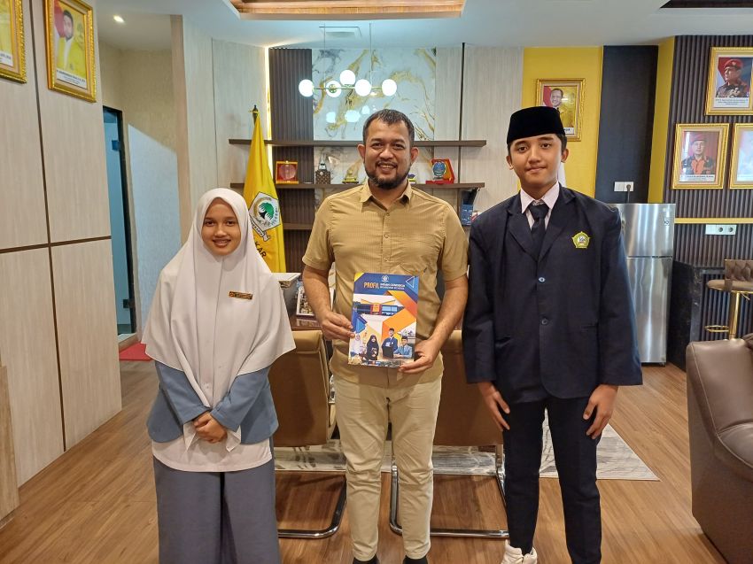 Dua Santri di Sumatera Barat Berkunjung ke DPRD Medan