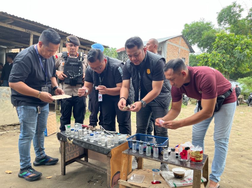 Gerebek Sarang Narkoba, 4 Paket Sabu dan 7 Paket Ganja Disita Dari Gang Pantai
