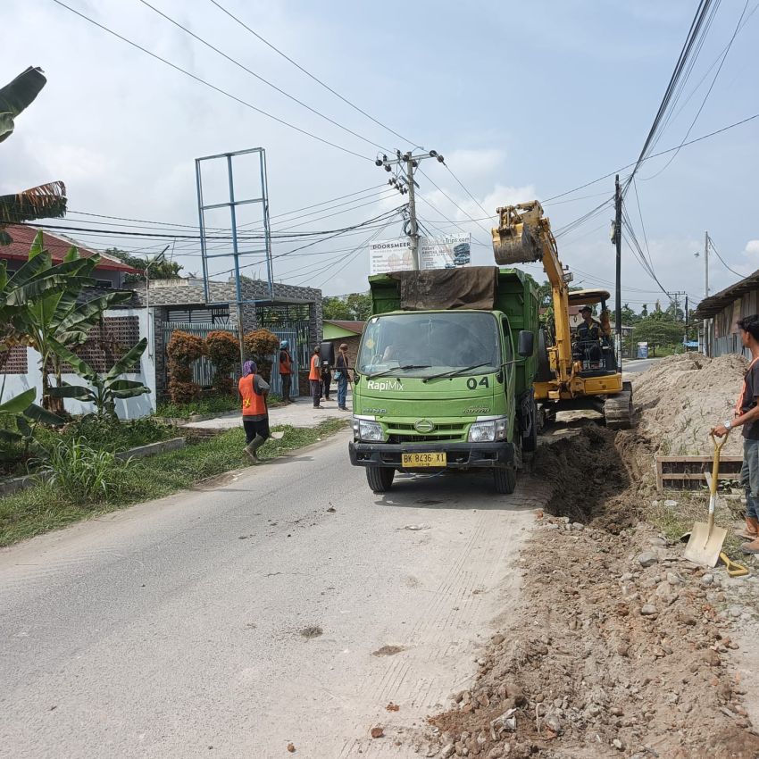 Proyek Bahu Jalan Rp2,9 Miliar di Paya Gambar Disorot: Tanpa Plank, Tanah Urukan Diduga Diperjualbelikan, Warga Terancam ISPA