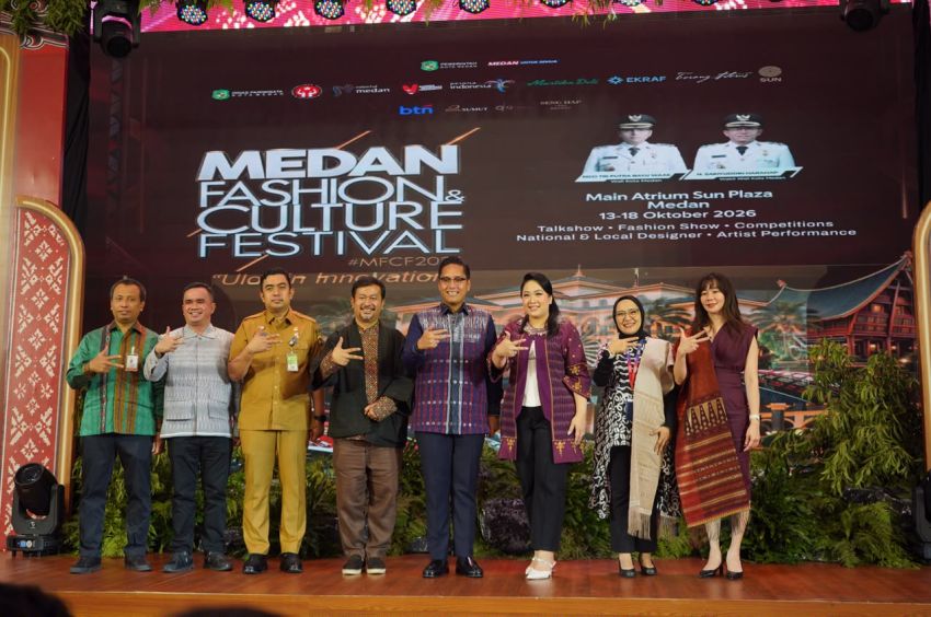 Rico Waas Dorong Ulos Menembus Pasar Fesyen Dunia