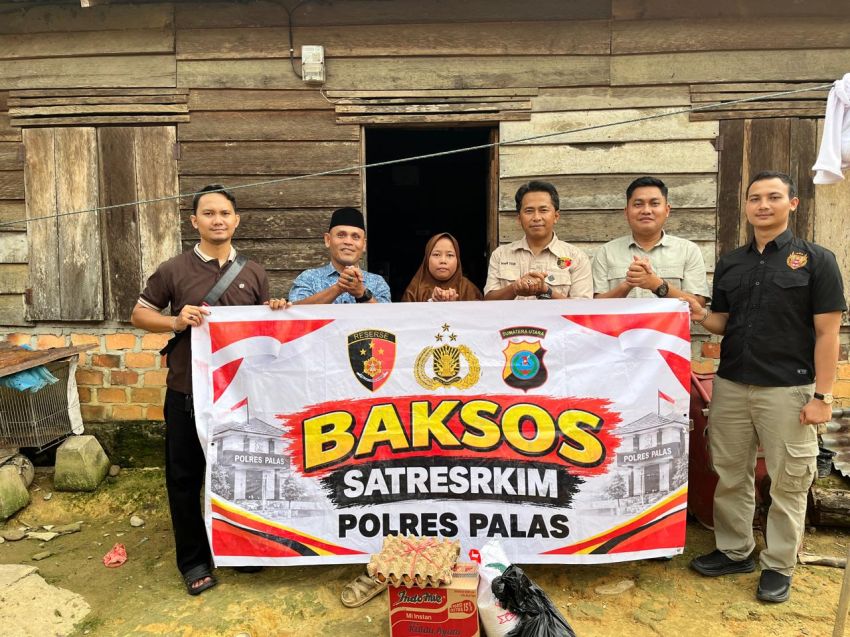 Ketuk Pintu Warga Kurang Mampu, Kasat Reskrim Polres Palas Hadir Membawa Berkah