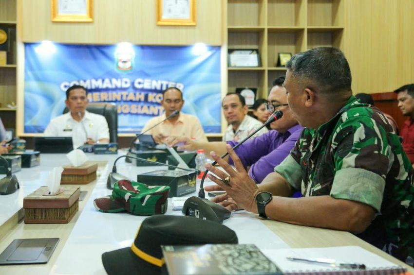 Wali Kota bersama Forkopimda, Sekda serta para pimpinan OPD menggelar Rakor yang dilaksanakan di Command Center Lantai 2 Balai Kota