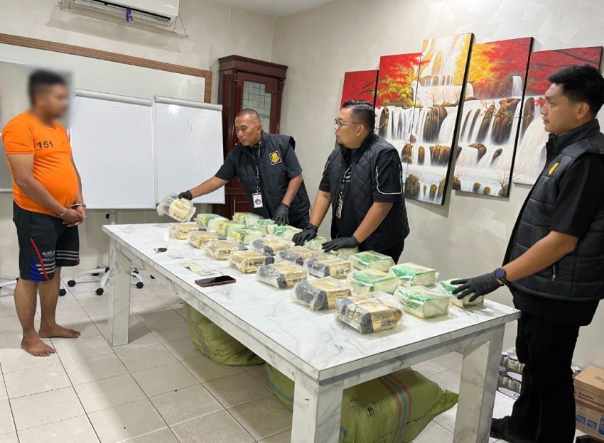 Satresnarkoba Polrestabes Medan Gagalkan Pengiriman 24.000 gram Sabu ke Palembang  Diwarnai Aksi Kejar-Kejaran Hingga Petugas Tabrak Mobil Pelaku