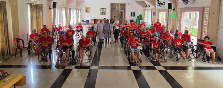 Pererat Tali Silaturahmi, Konjen India dan Friends Club Gelar Pemutaran Film di Panti Jompo Karya Kasih