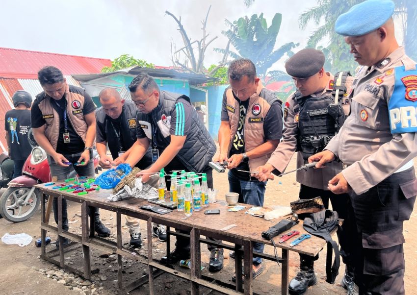 Sarang Narkoba Mencirim Digerebek Bandar Diringkus, Pistol Hingga Sejumlah Sajam Disita