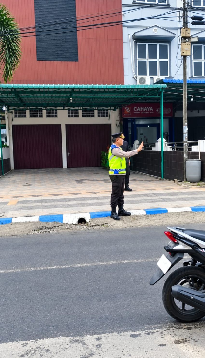 Kapolresta Deli Serdang Hadir Ditengah Masyarakat Untuk Atur Lalu Lintas