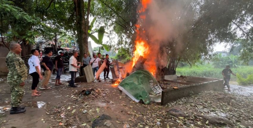 Sarang Narkoba Gang Nasional Digerebek Pengedar Diringkus, Barak Narkoba Dibumi Hanguskan