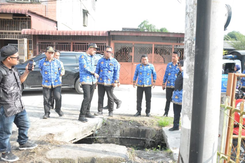 Wali Kota Tanjungbalai Tinjau Normalisasi Drainase di Jalan Hamdoko dan Jalan Listrik