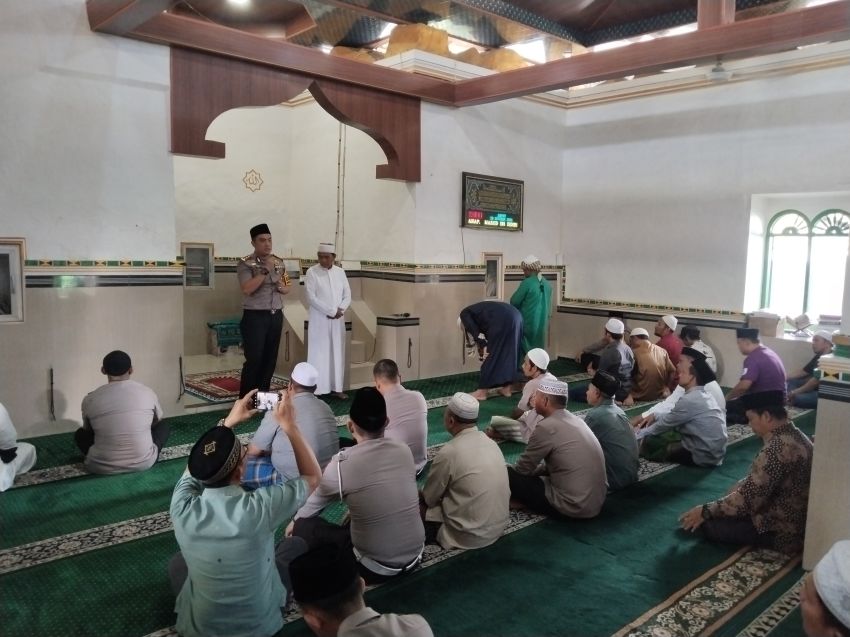 Lewat Jumat Keliling, Kapolres Padangsidimpuan AKBP Noval Desky Sosialisasikan Call Center 110, Warga Diajak Aktif Jaga Kamtibmas